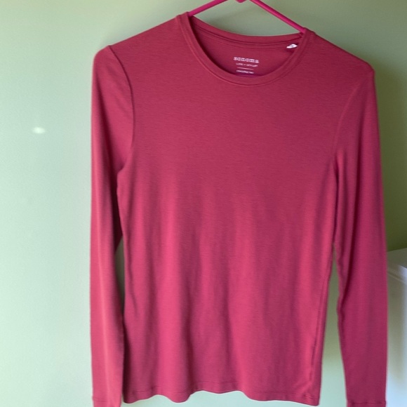 2 Sonoma Women's Tops in Green, and Red size XS. 1 Tek Gear in Pink size Small. - Picture 10 of 14